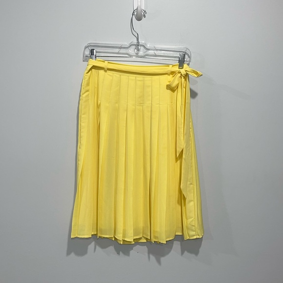ModCloth yellow pleated skirt size medium - Picture 1 of 16
